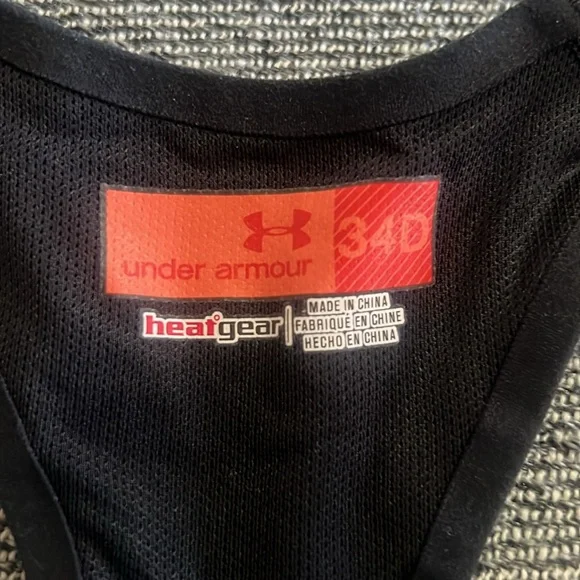 Under Armor 34D Sports Bra - Picture 2 of 7